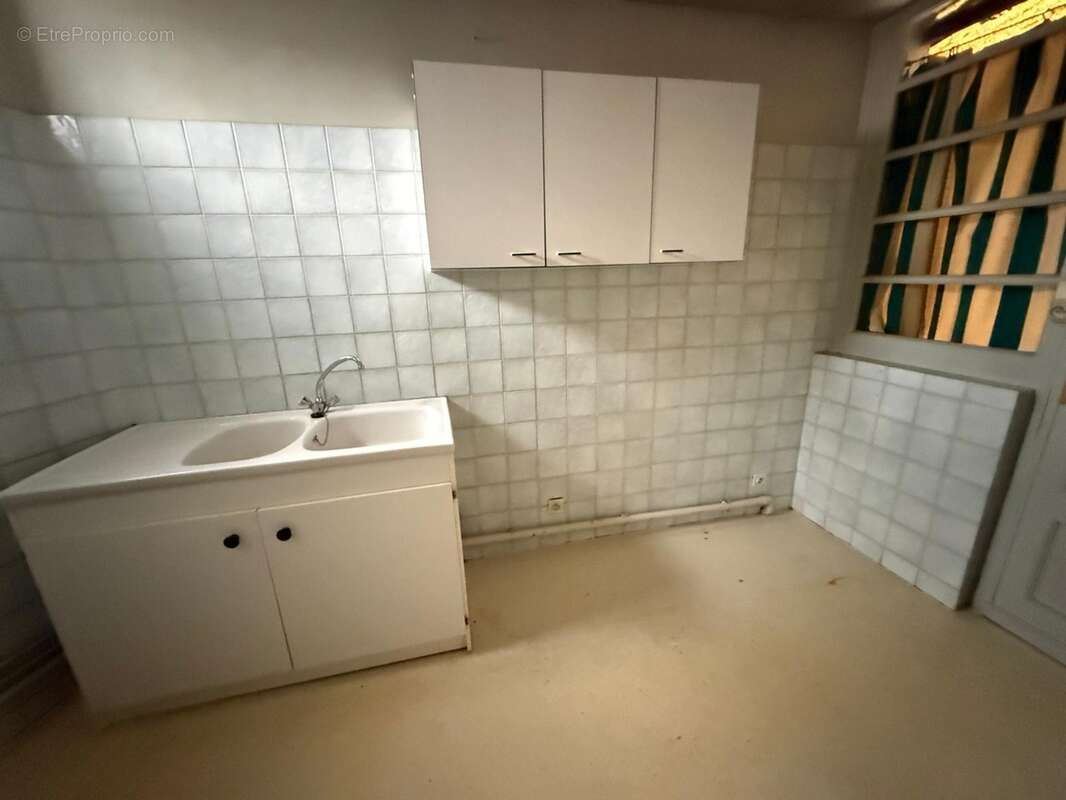 LOURDES CENTRE – Ensemble immobilier à fort potentiel avec ateliers, appartement, garages et terrasse - photo 12