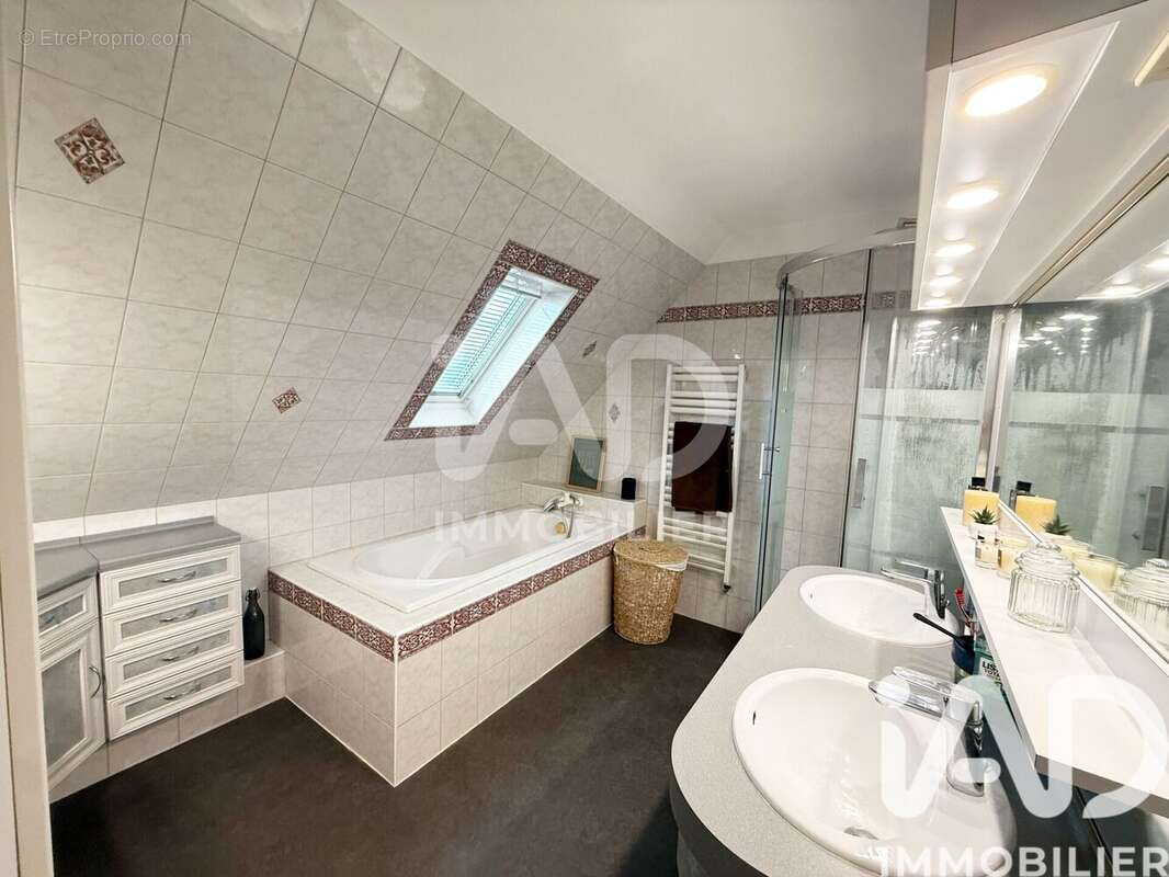 Photo 9 - Maison à LE MESNIL-ESNARD