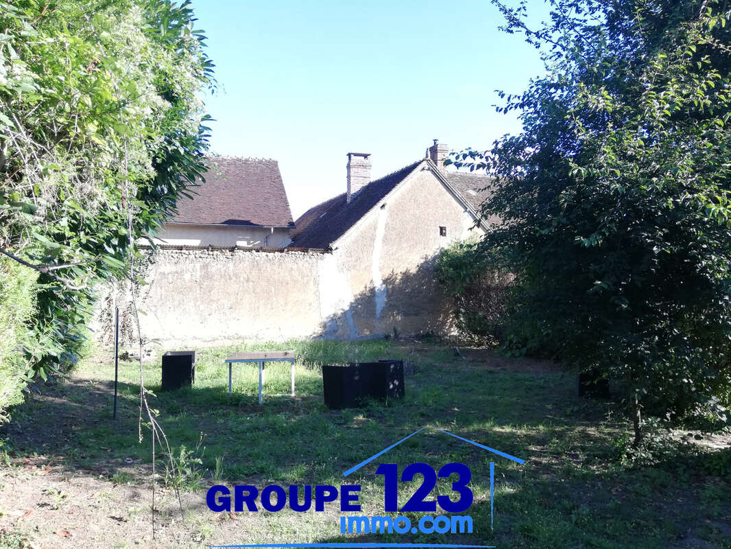 Maison à LA FERTE-LOUPIERE