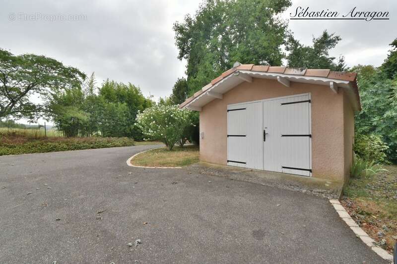 Entre Villeneuve-sur-Lot (47) et Saint-Sylvestre-sur-Lot – Belle maison de plain-pied avec piscine sur 3 800 m² - photo 19