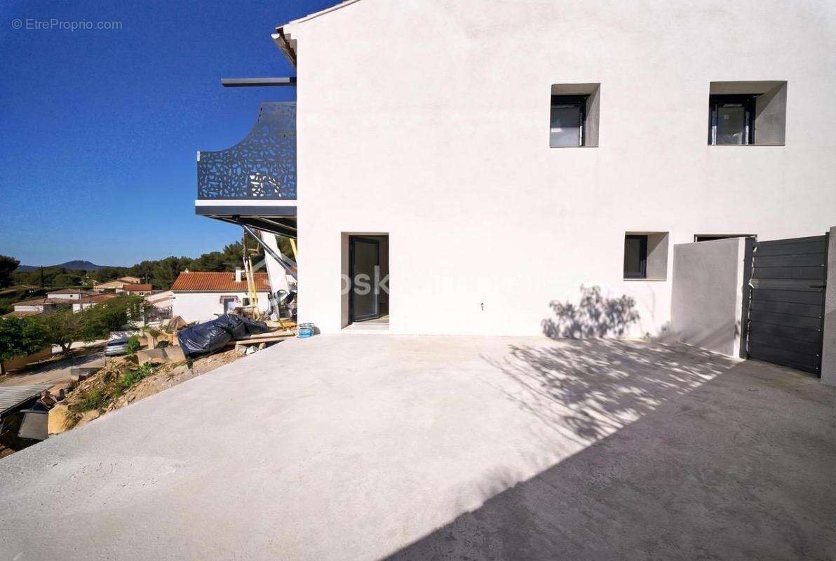 Appartement à LA CADIERE-D'AZUR