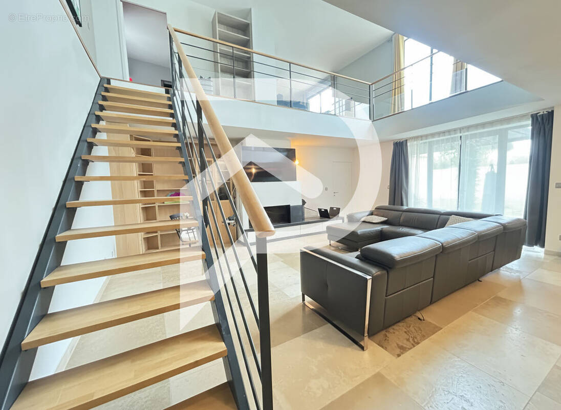 Maison à SAINT-LAURENT-D'AIGOUZE