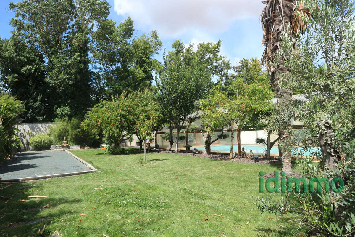 Magnifique ensemble immobilier de 350 m2, avec 2 logements , dans un lieu recherche, avec piscine sur un terra - photo 2