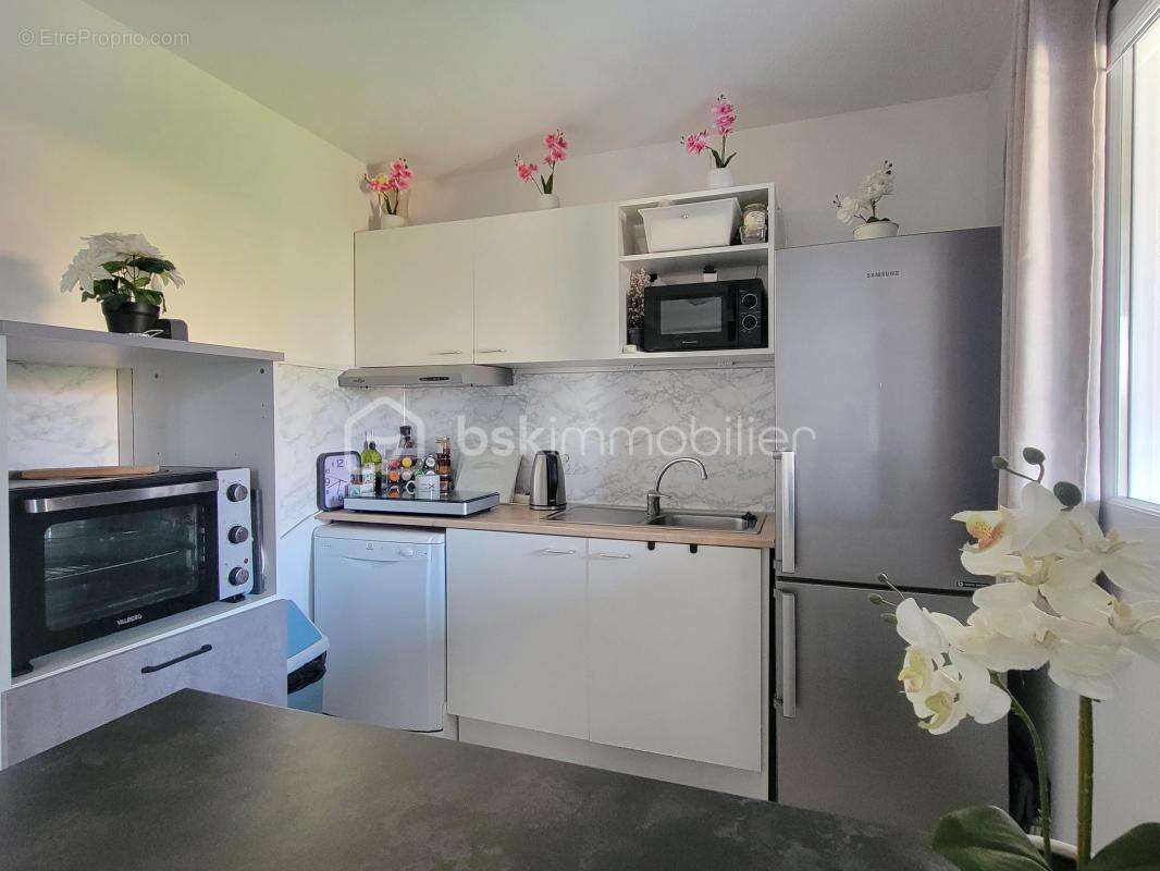 Pavillon T3 de 54 M² + 15 m² de vérenda + grand jardin dans une résidence sécurisée avec pisicine, entre Colombiers et Béziers - photo 8