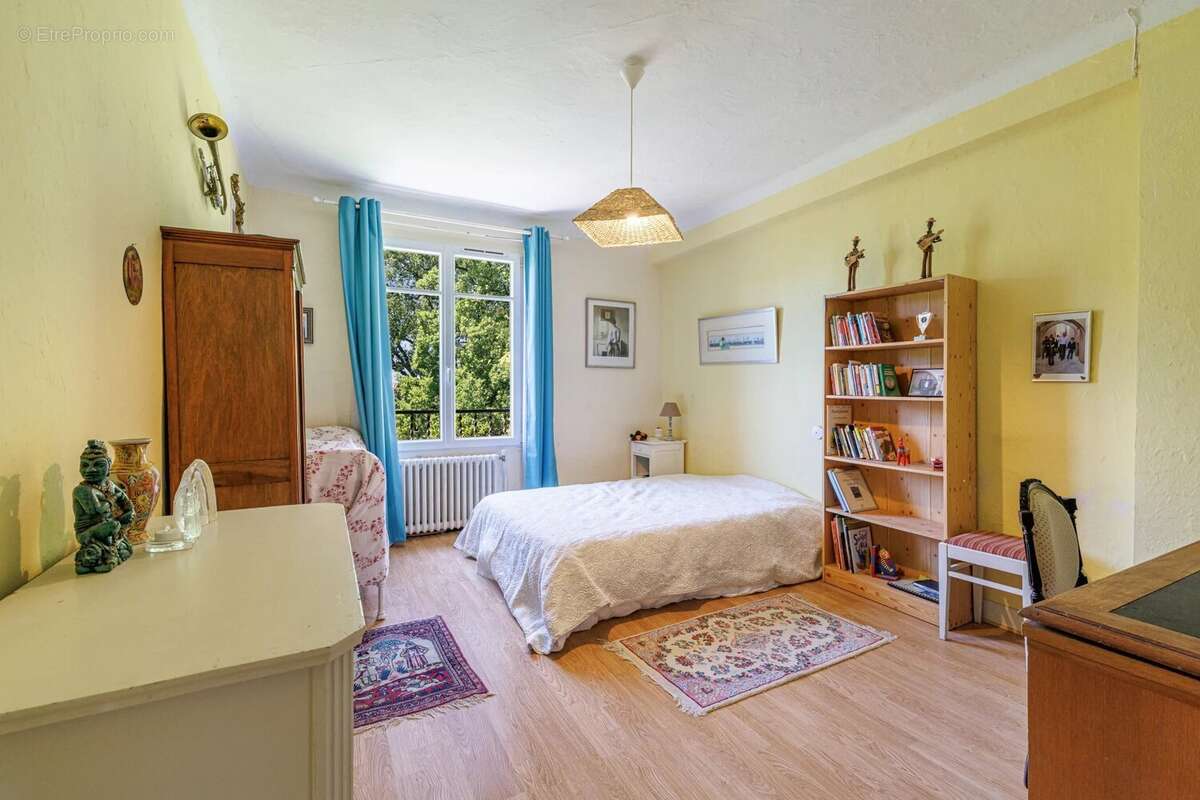 Maison à CHATEAUNEUF-GRASSE