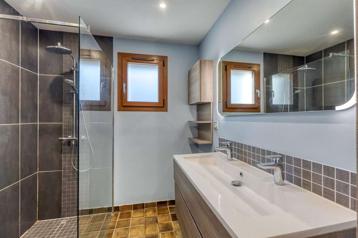 Maison à SAINT-BUEIL