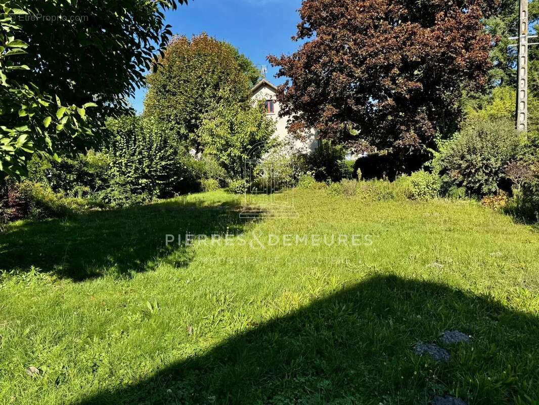 Maison à BRINON-SUR-SAULDRE