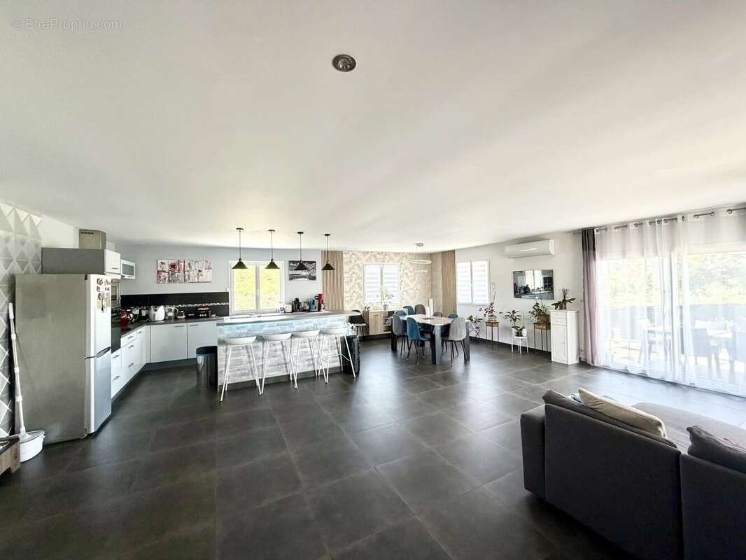 Pérignat-lès-Sarliève : Villa 174m², 4 chambres et spa balnéo - photo 7