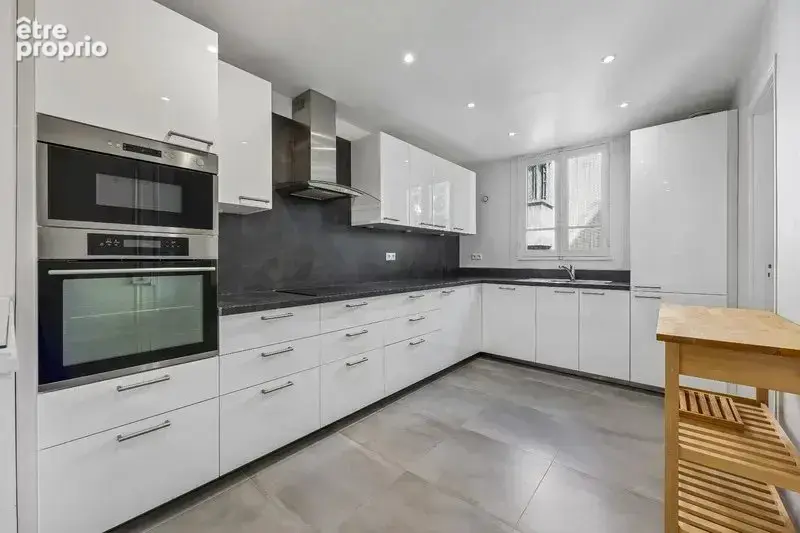 NEUILLY SAINT JAMES / LONGCHAMP: Élégant appartement familial de 158 m² sur jardin avec balcon - photo 6