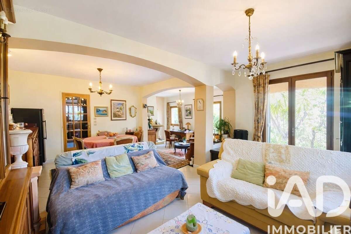 Photo 6 - Maison à ROQUEBRUNE-SUR-ARGENS