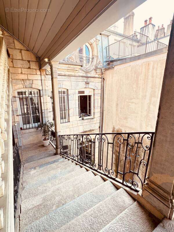 Besancon boucle, a proximite de la place st pierre, appartement de type 6 de 145 m2 - photo 3