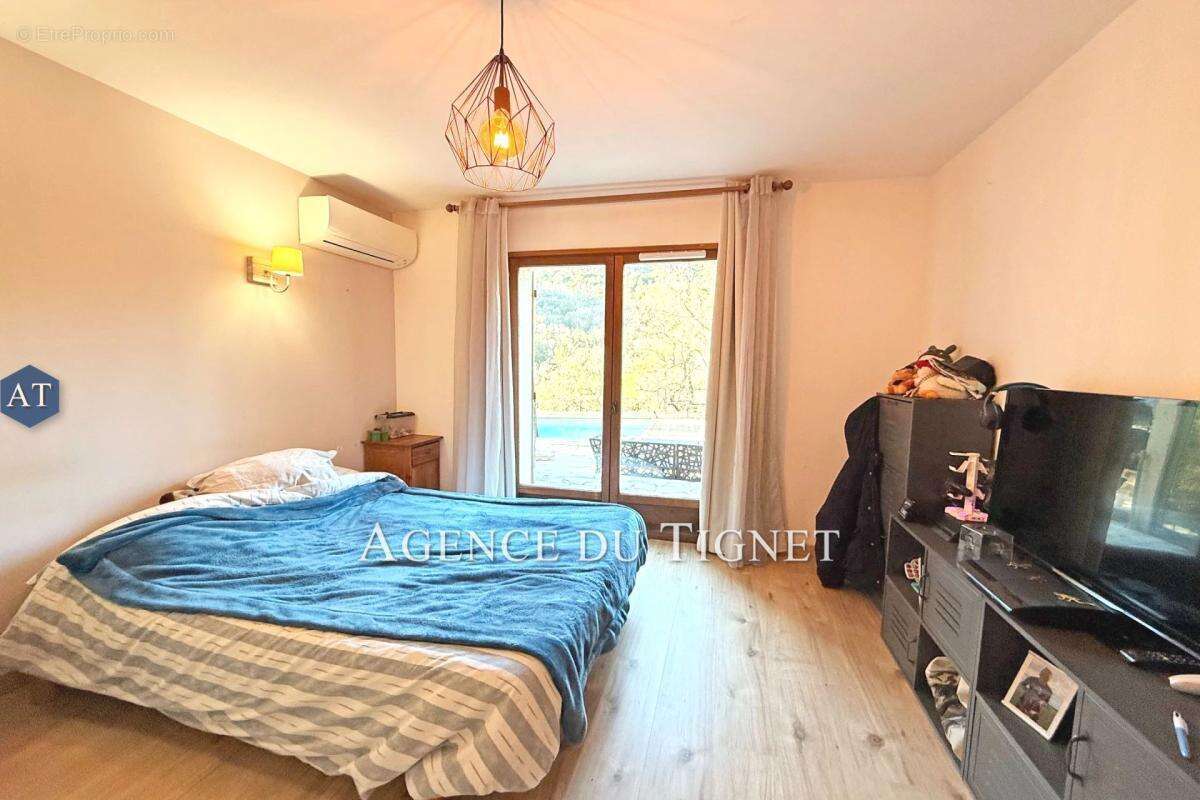 Appartement à SAINT-CEZAIRE-SUR-SIAGNE
