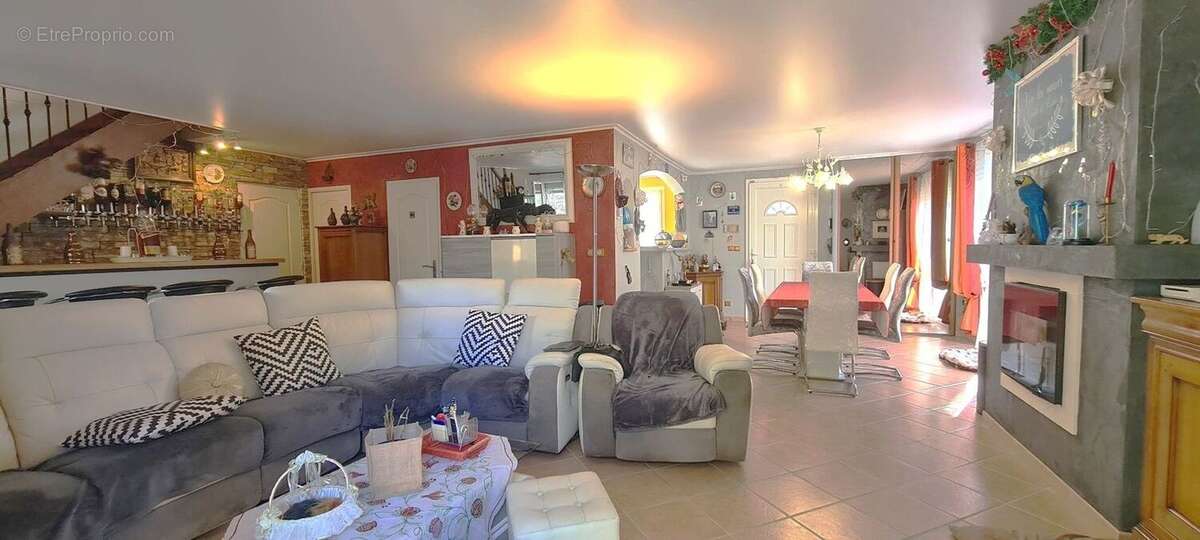 AUBAGNE-MAISON T5 A VENDRE-4 CHAMBRES-550M² DE TERRAIN-PROCHES - Maison à AUBAGNE