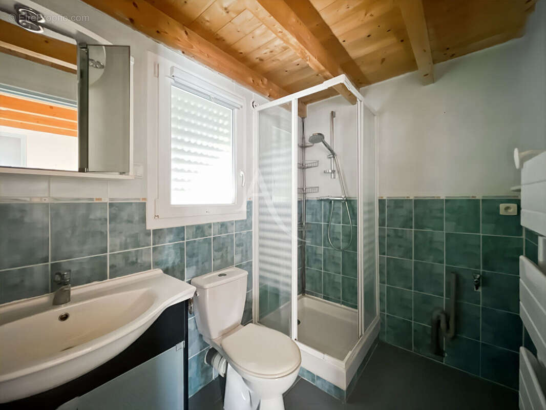 Ensemble immobilier avec local commercial en RDJ et T2 mezzanine à l'étage - photo 12