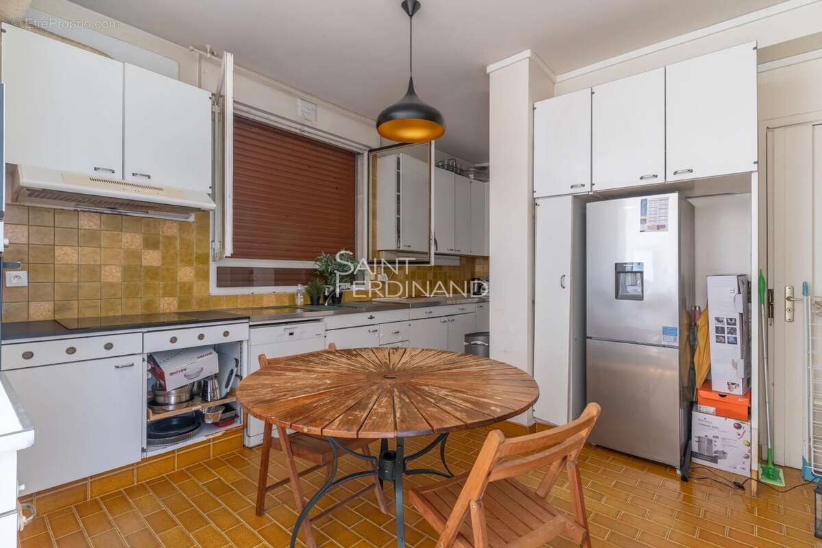 Appartement à NEUILLY-SUR-SEINE