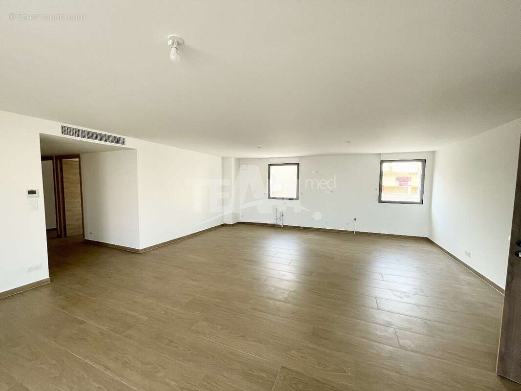 RARE Appartement Type 4 avec parking quartier Corniche Prestation haute de gamme - photo 3