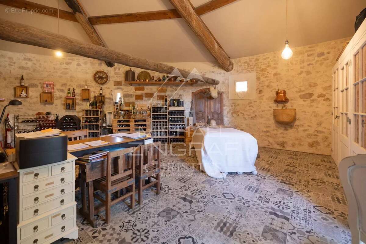 Maison à L'ISLE-SUR-LA-SORGUE
