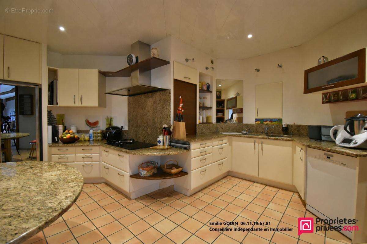 Maison à SAINT-MACAIRE-EN-MAUGES