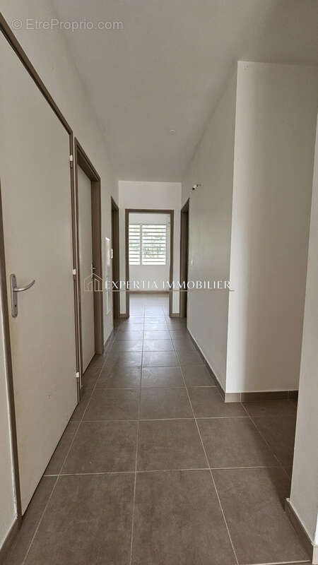 Appartement à REMIRE-MONTJOLY