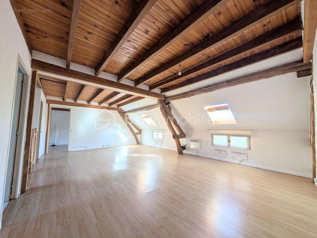 Charme & Authenticité : Magnifique Longère de 184 m² sur 880 m² de terrain - photo 14