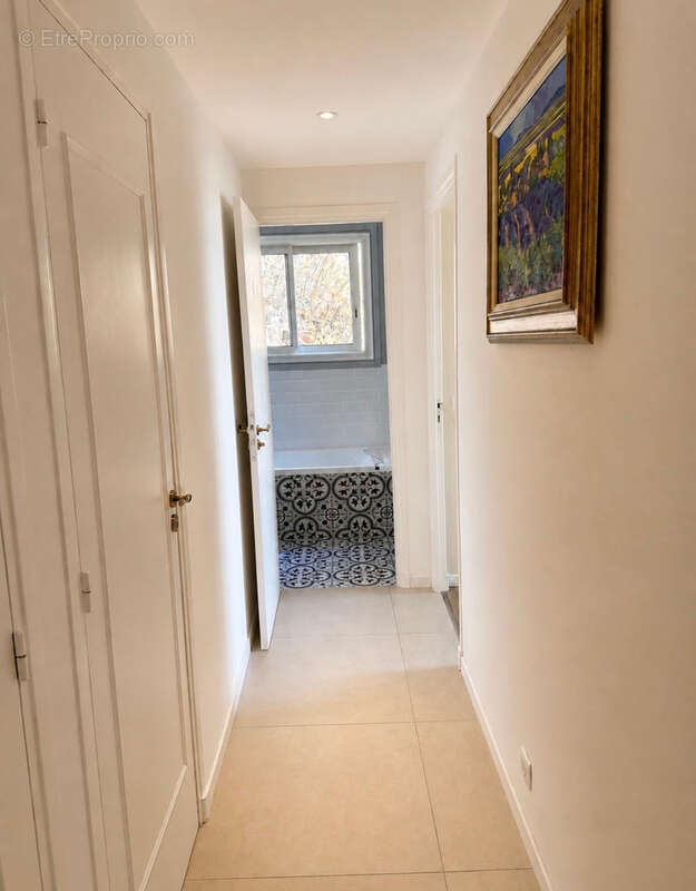 Magnifique appartement 3 pieces, terrasse, vue panoramique exceptionnelle sur la rade, garage possible - photo 12