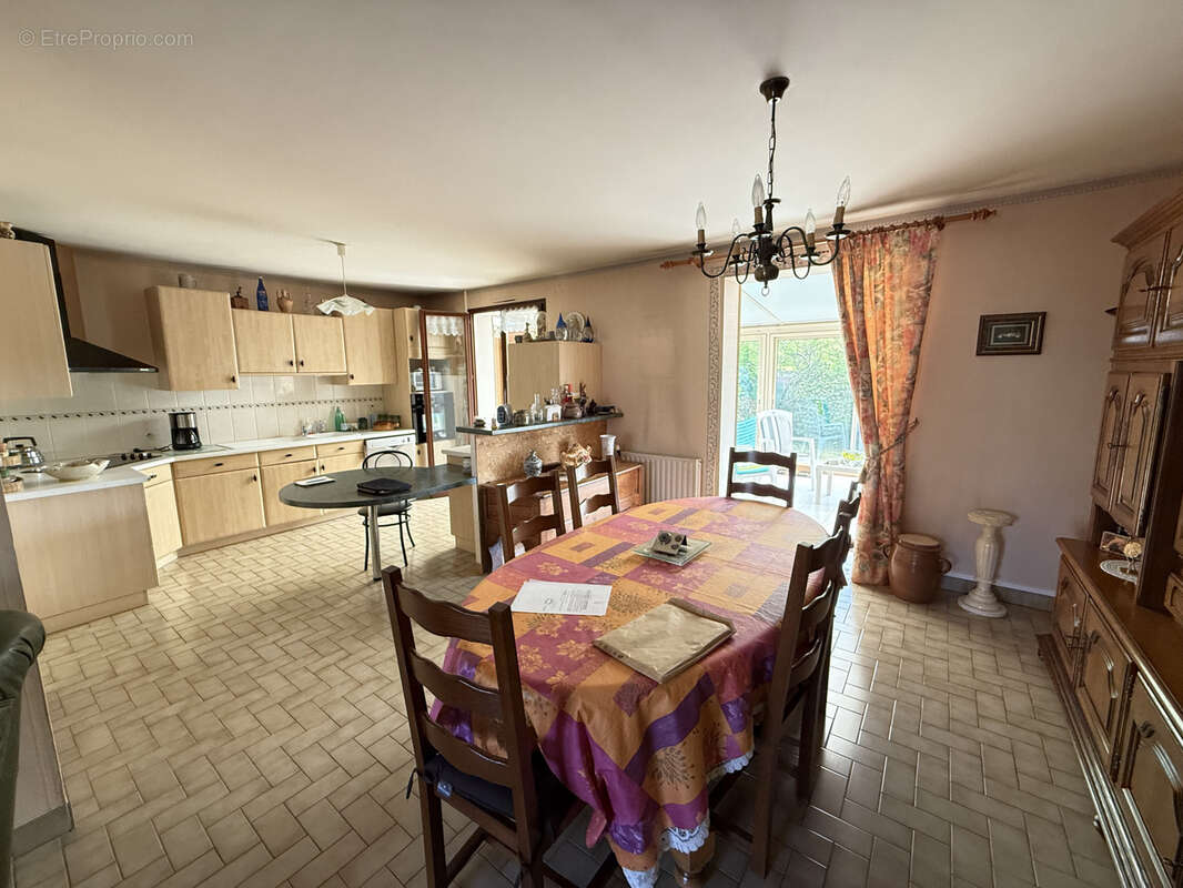 Maison à YVRE-L&#039;EVEQUE