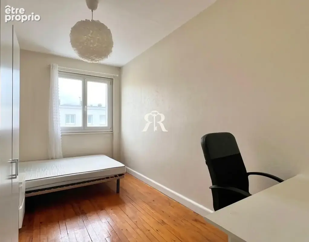 À vendre - Appartement T5 traversant de 82 m2 avec cave - Dernier étage - photo 8