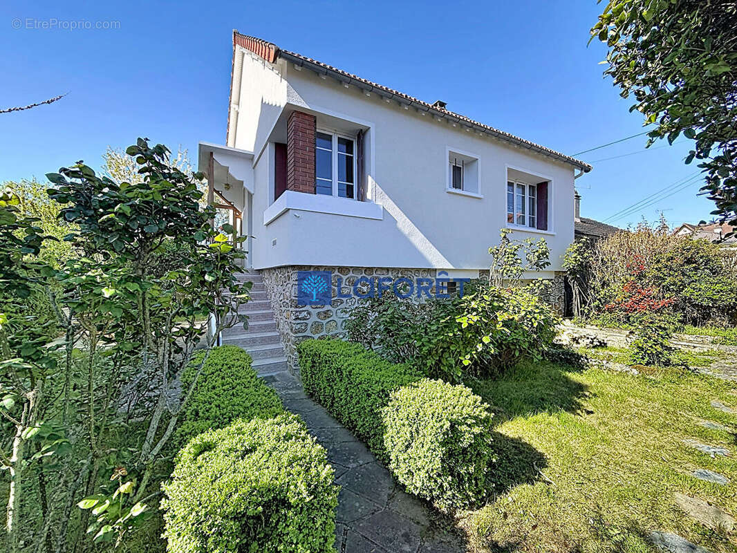 Maison à SAVIGNY-SUR-ORGE