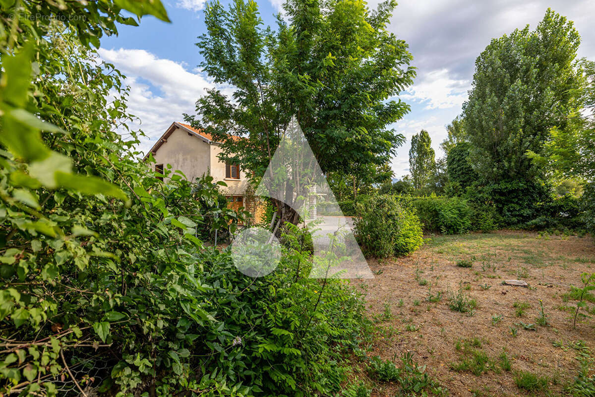 SIGOTTIER (05700) - Maison T4/5 avec grand garage et terrain plat ! - photo 4