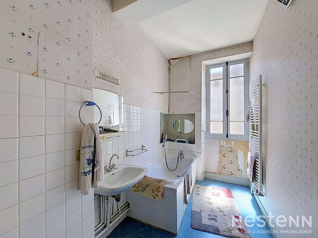 A Vendre Maison en pierre de 118m² avec quatre pièces et terrasse couverte à Condom - photo 12