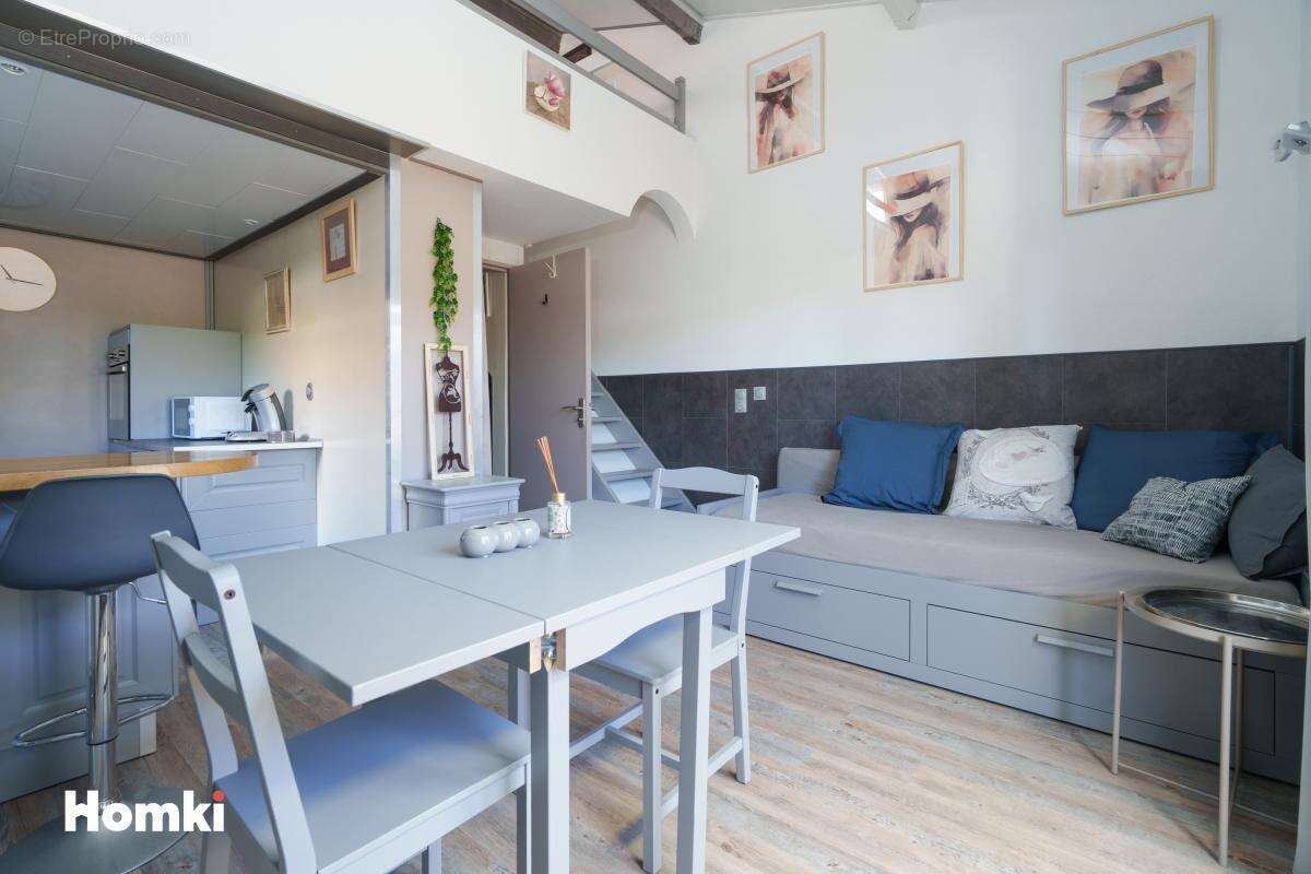 Maison à VIC-LA-GARDIOLE