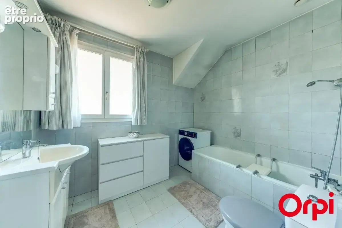 Maison familiale 4 chambres de plus de 130 m2 dans le secteur recherché des Tarentelles - photo 17