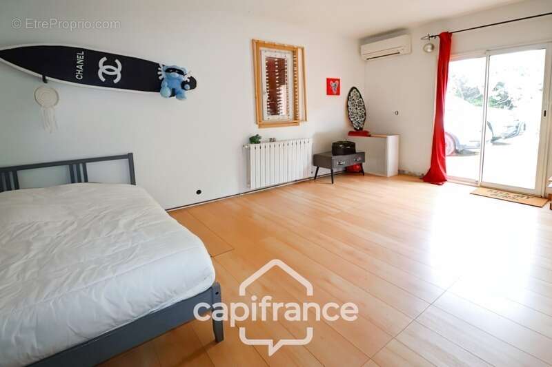 Maison à vendre 7 pièces LA CADIERE D'AZUR (83) - photo 9