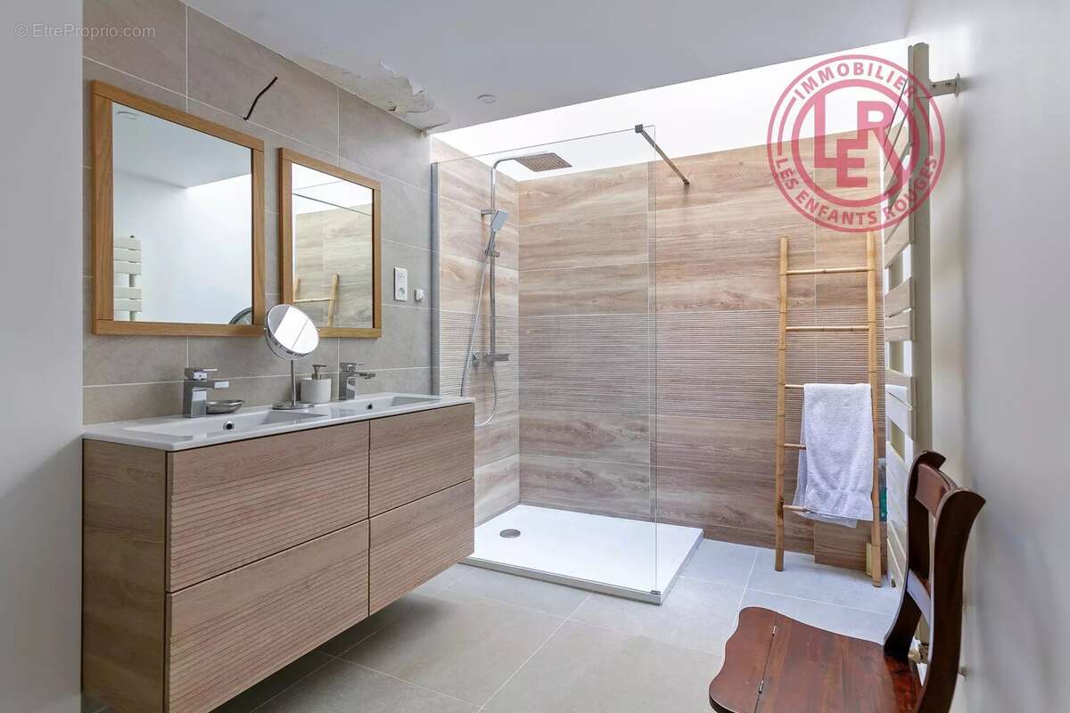 Appartement à PARIS-10E