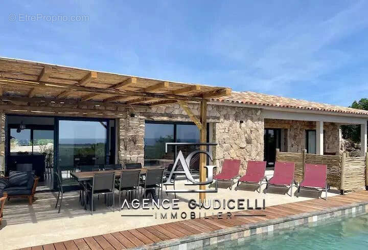 Domaine exceptionnel composé de 3 bergeries avec vue mer - photo 5
