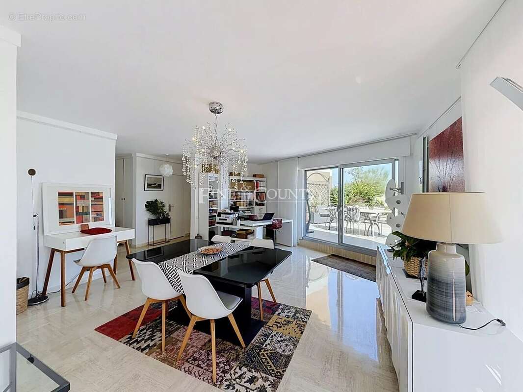 Appartement à MANDELIEU-LA-NAPOULE