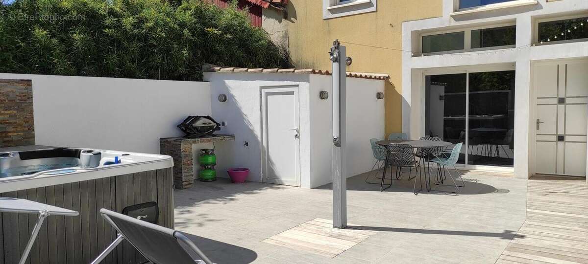Maison à MAUGUIO