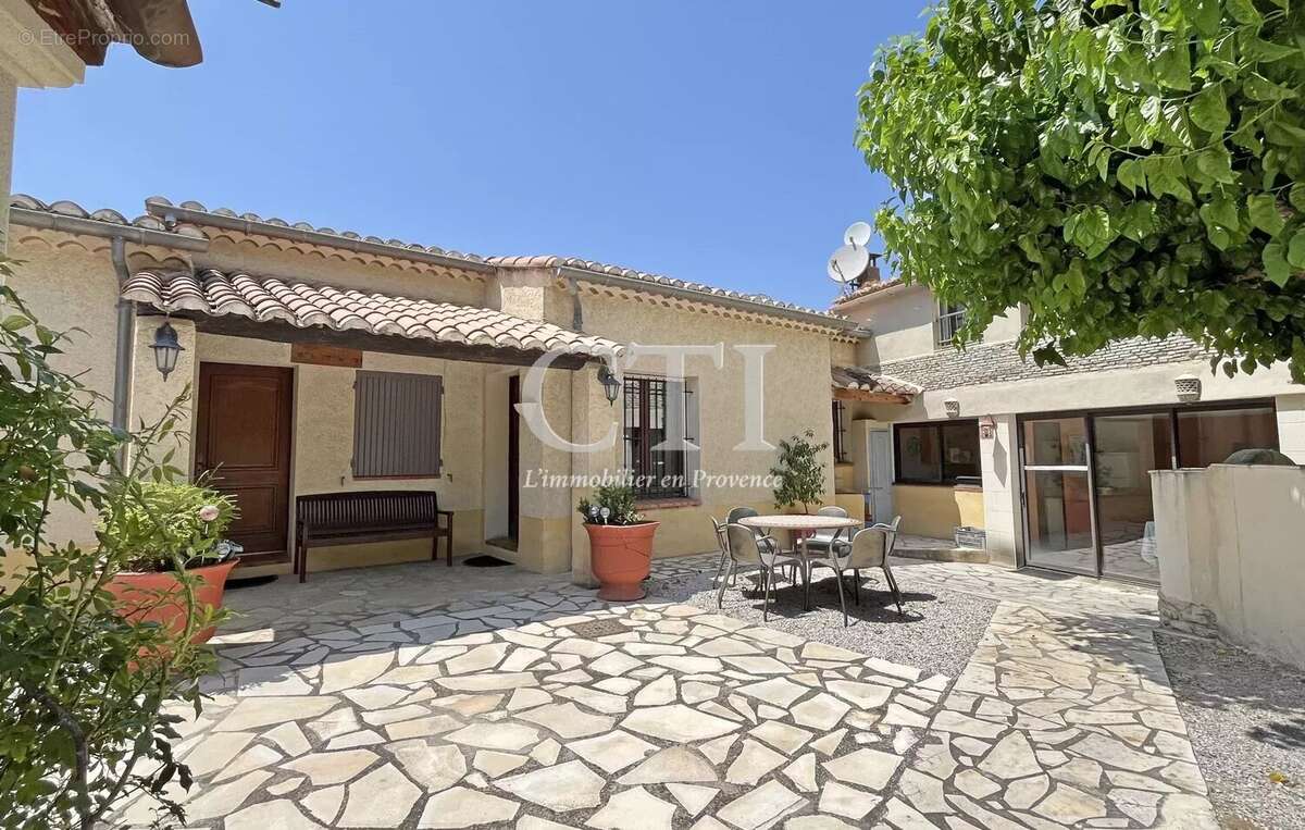 Maison à VAISON-LA-ROMAINE