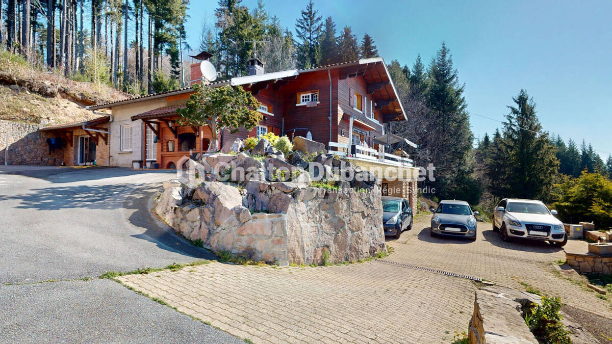 Maison à COURS-LA-VILLE