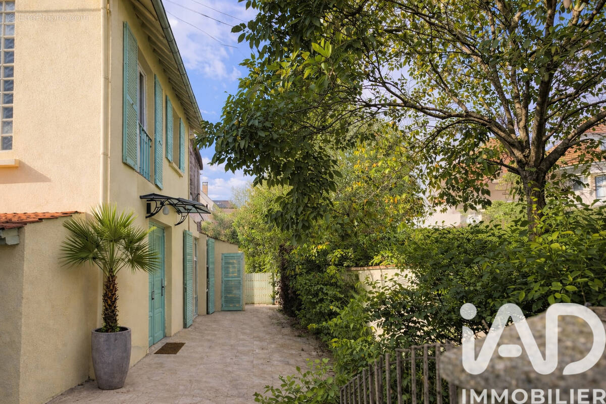 Photo 1 - Maison à SAINT-MAUR-DES-FOSSES