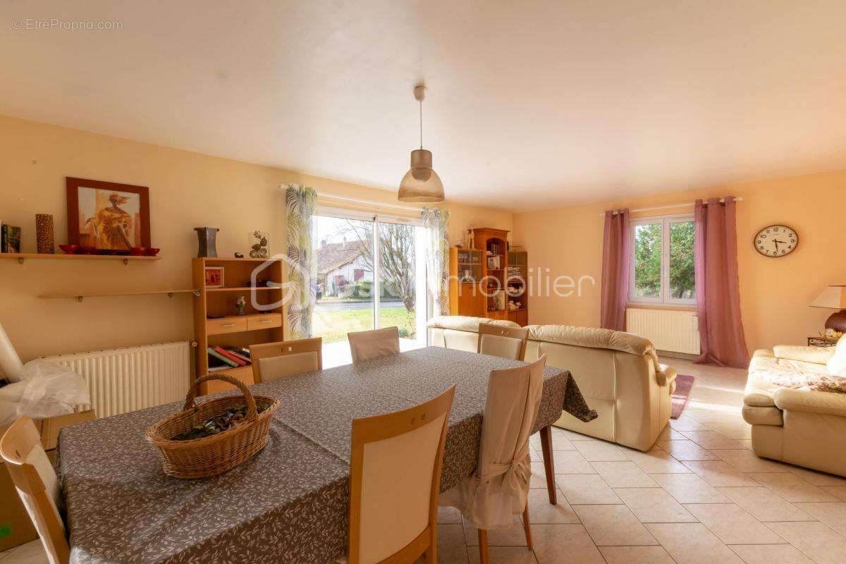 Maison à DAMPIERRE-EN-BURLY