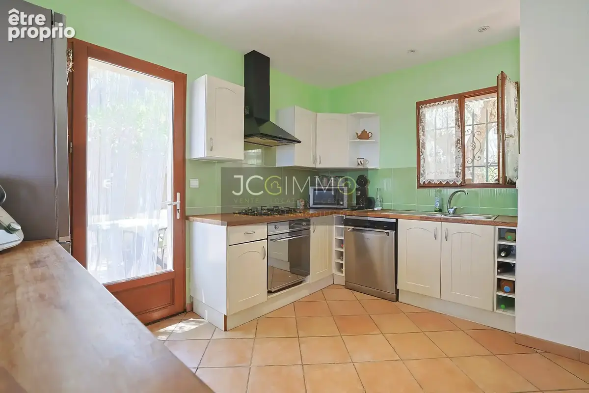 villa individuelle T5 de 117 m2 avec piscine et belle vue dégagée - photo 7
