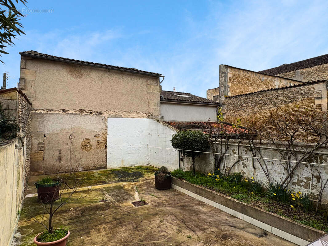Maison à COGNAC