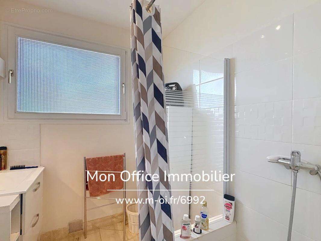 Référence : 6992-les. - appartement rénové proche centre et port dernier étage à vendre à cavalaire sur mer - photo 12