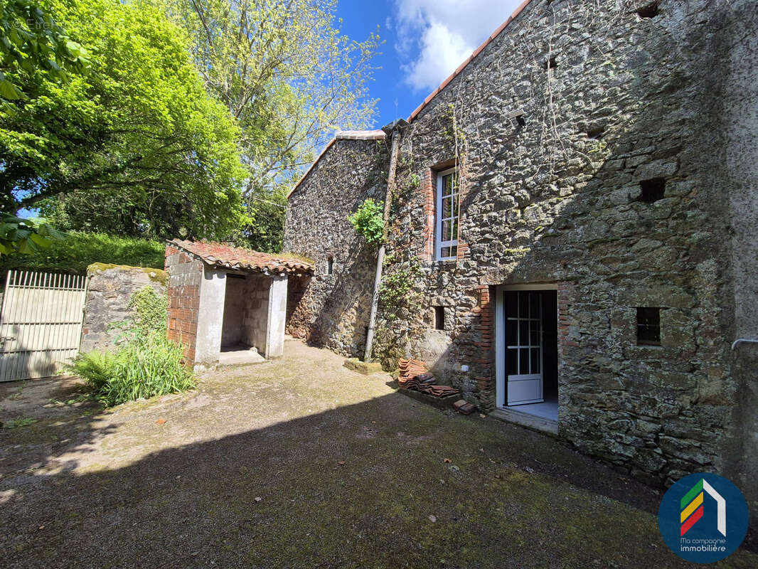 Maison à POUZAUGES