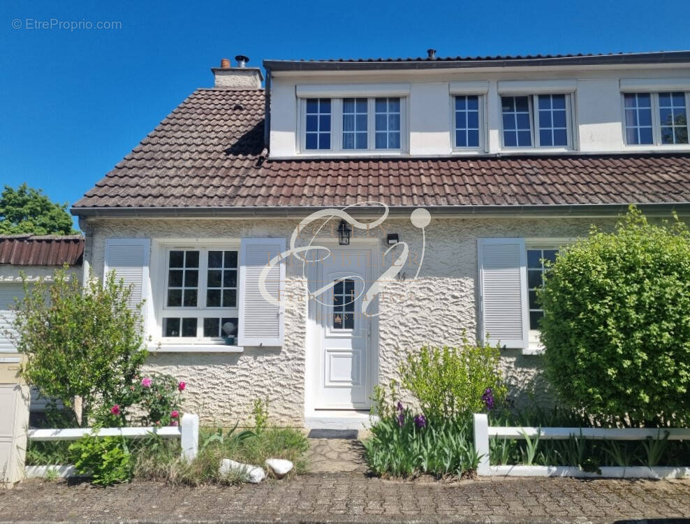 Maison à SAINT-GENIS-LAVAL
