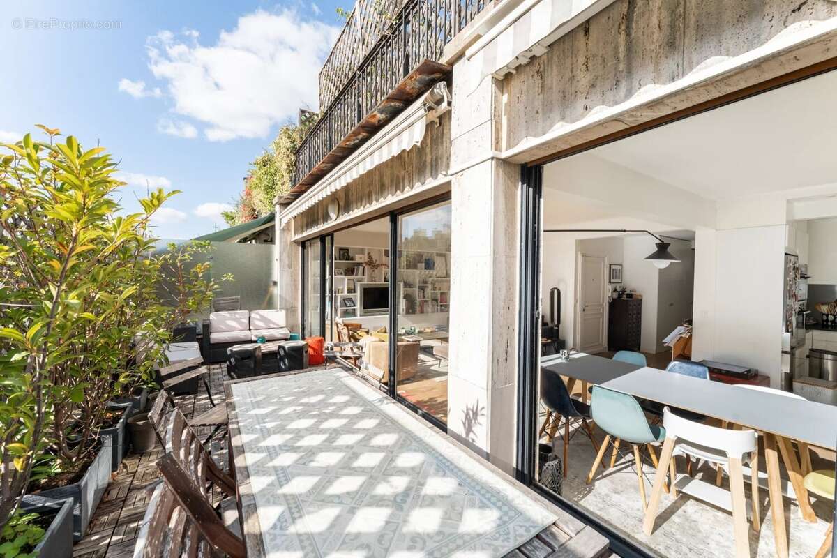 Appartement à PARIS-16E