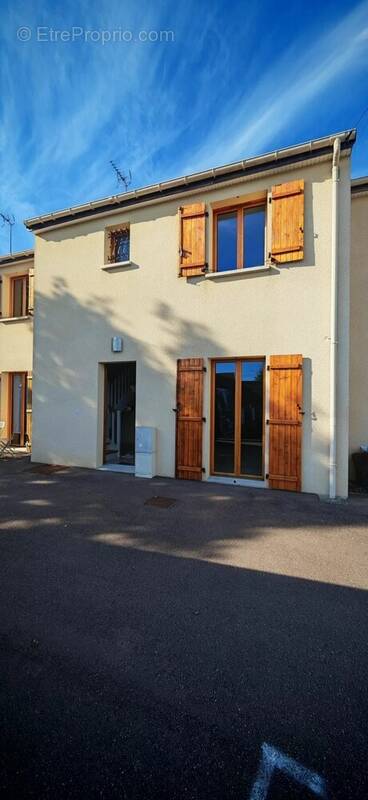 Appartement à PONT-SAINTE-MARIE