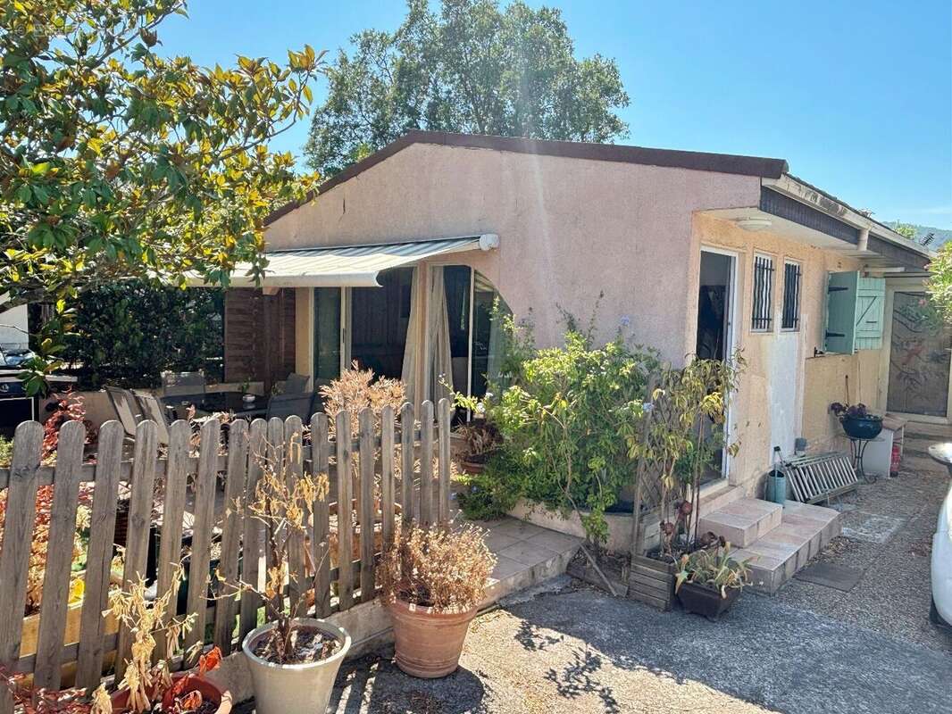 Maison à ROQUEBRUNE-SUR-ARGENS