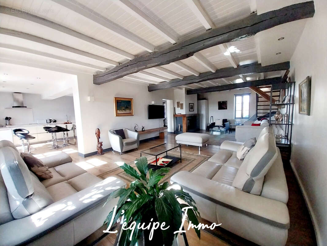 Maison de village T5 avec piscine et garage - photo 2